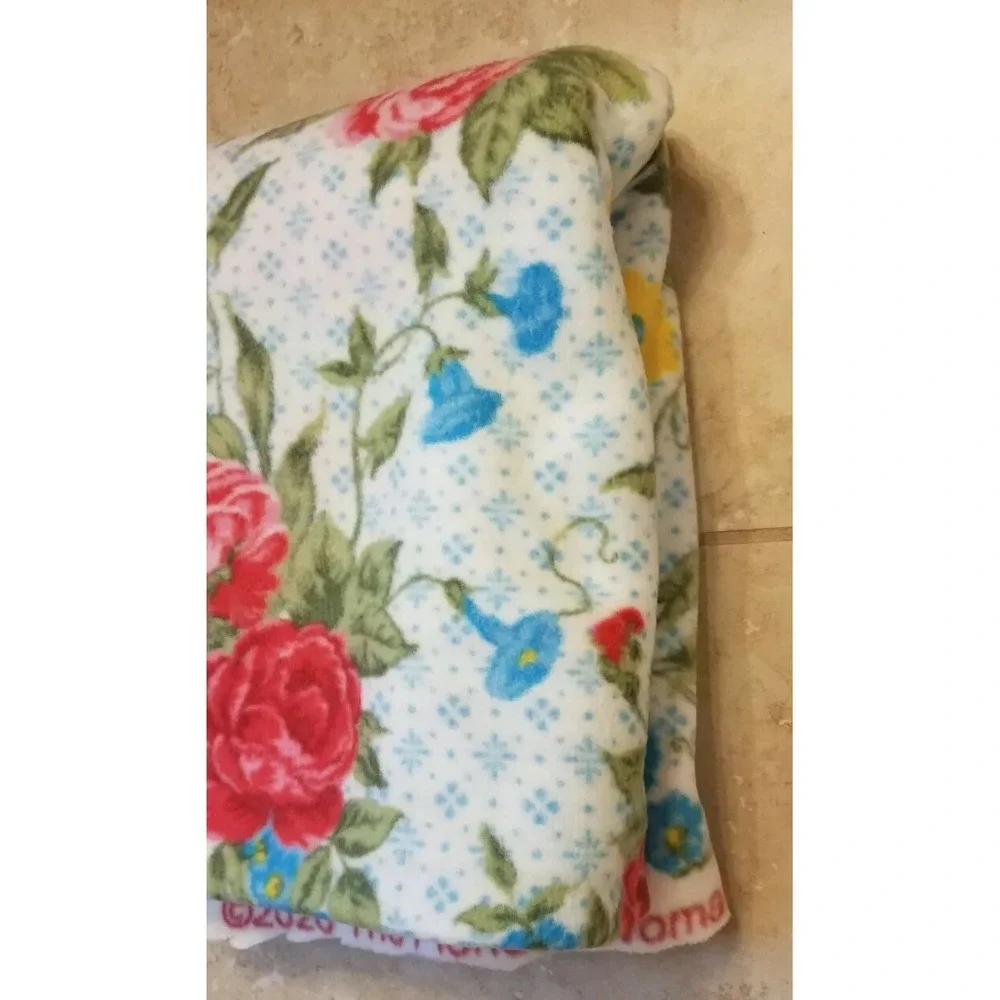 The Pioneer Woman Sweet Rose Floral Fleece Fabric 2 yards for Blanket Throw‎ NEW